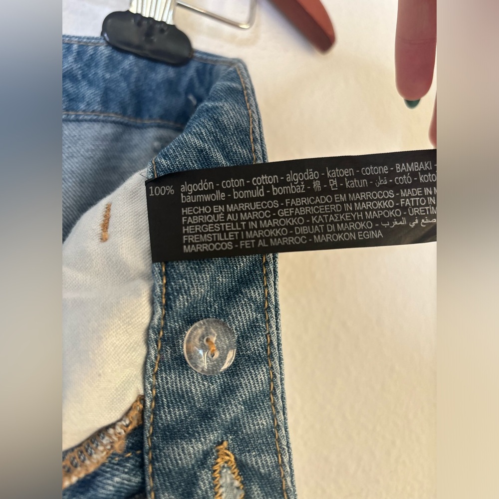 ZARA MEDIUM WASH STRAIGHT LEG JEANS SZ US 4 - Picture 6 of 10